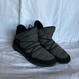 Women’s Gray and Black Casual Shoes